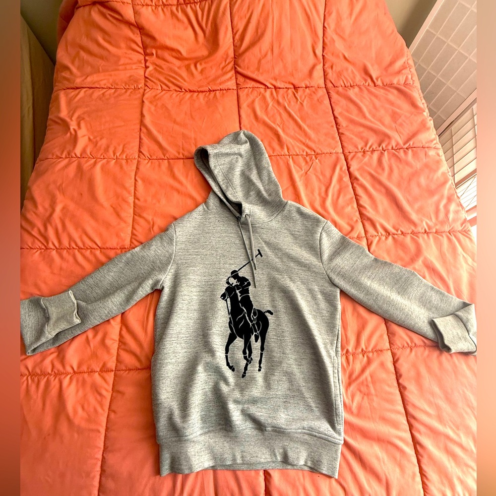 Ralph Lauren Gray Hoodie with Black Logo
Pullover 
Great Condition 
Barley worn